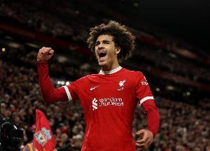 官方:利物浦医疗团队将在今天评估小将杰登-丹斯的伤情 官方:利物浦医疗团队将在今天评估小将杰登-丹斯的伤情