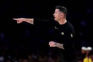 雷迪克:球队互动比上赛季做得更好 团队氛围在朝着好的方向凝聚 雷迪克:球队互动比上赛季做得更好 团队氛围在朝着好的方向凝聚