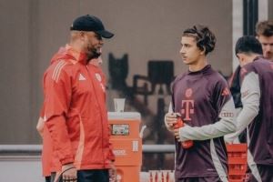 记者:尤文、多特有意拜仁18岁边锋利奇纳,球员合同明夏到期 记者:尤文、多特有意拜仁18岁边锋利奇纳,球员合同明夏到期