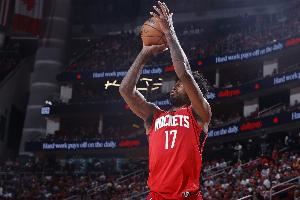 🔥Heave!伊森首节半场超远压哨三分一发入魂! 🔥Heave!伊森首节半场超远压哨三分一发入魂!