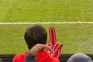 会严惩歧视行为?李璇:中足联重要官员在蓉城vs河南比赛现场 会严惩歧视行为?李璇:中足联重要官员在蓉城vs河南比赛现场