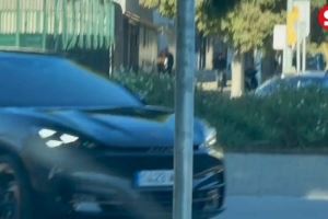 每体：拉菲尼亚回到巴萨基地继续康复进程，今日可能单独训练