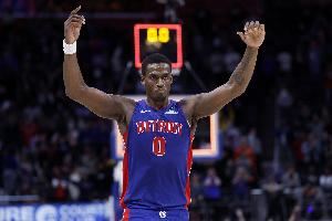 13中12砍30+15！斯图尔特：没人愿意站在杜伦面前防守他